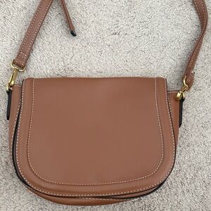 Chic Tan Leather Crossbody Bag